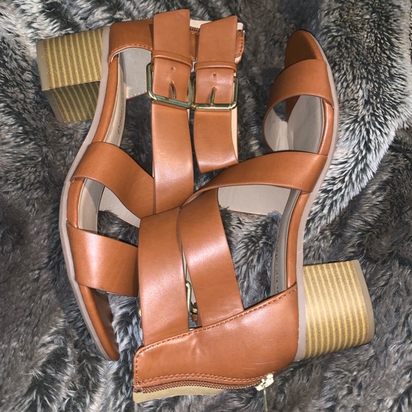 Shoes - Tan Heeled Sandals